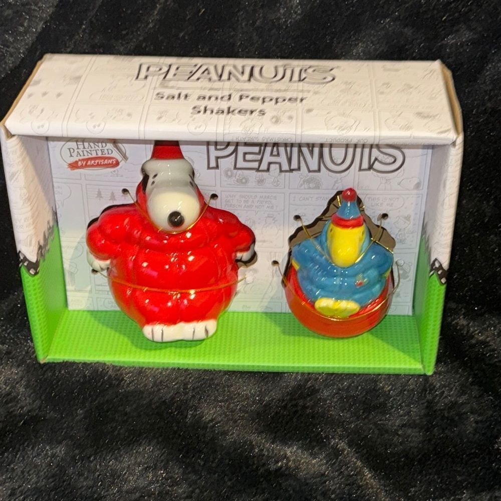 Peanuts Red and Blue Salt and Pepper Shakers Snoopy in puffer jacket